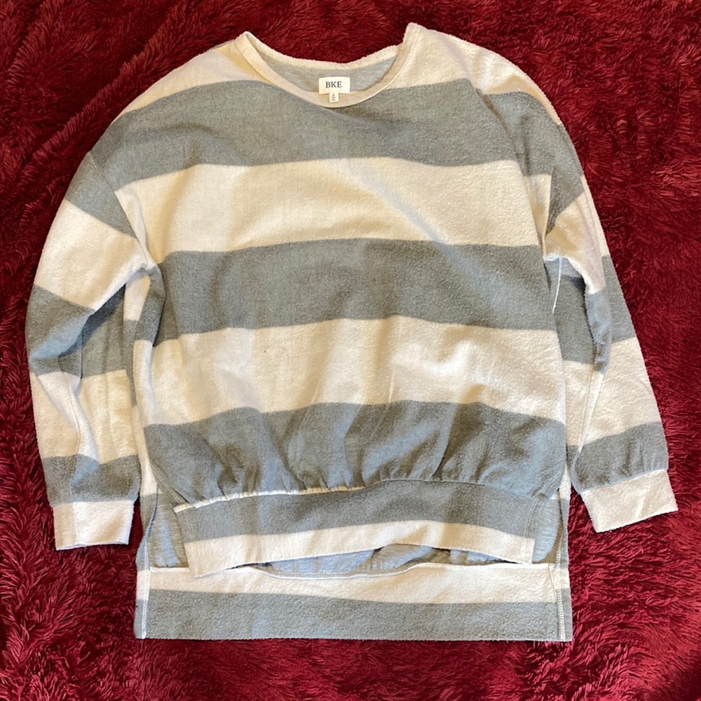 NEW! Oversized BKE sweater top size small